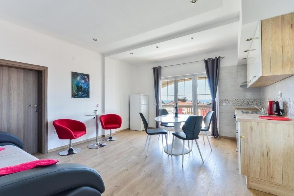 In With Balcony, Air Conditioning, Wifi, Dishwasher 4589-2
